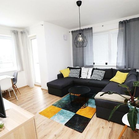 Samorin - Apartment In The Center - Private Parking - Klimatizacia Exterior photo