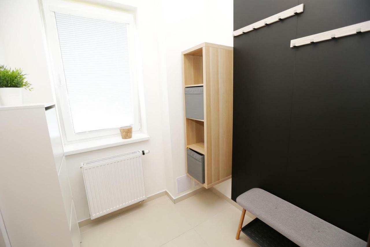 Samorin - Apartment In The Center - Private Parking - Klimatizacia Exterior photo