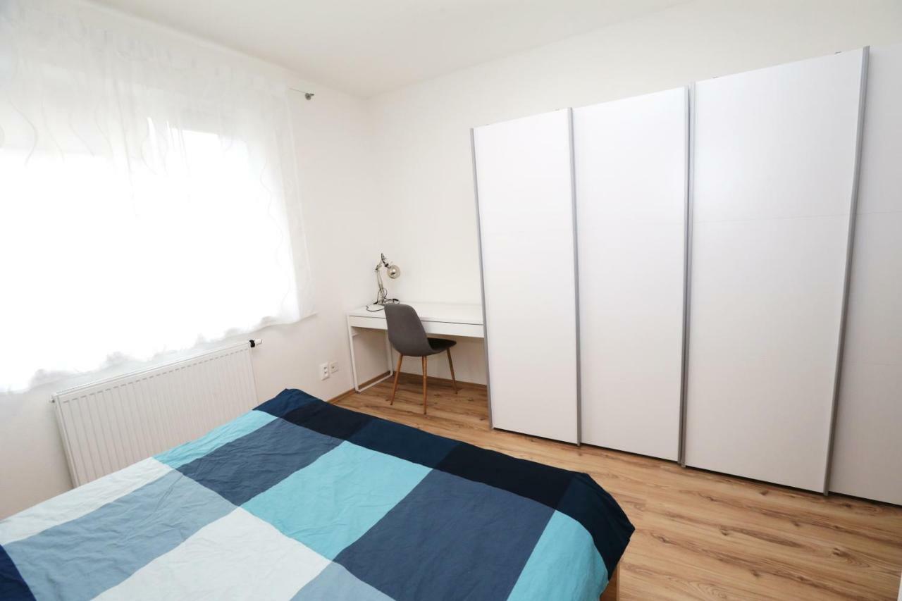 Samorin - Apartment In The Center - Private Parking - Klimatizacia Exterior photo